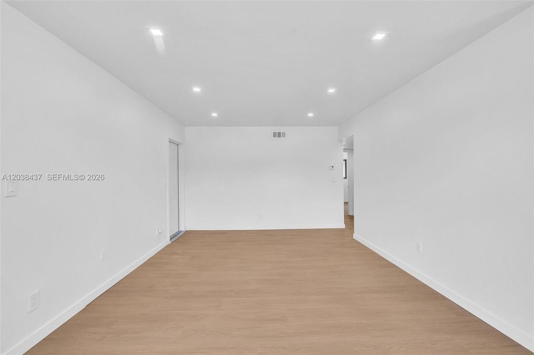 В аренду: $2,975 (3 спален, 1 ванн, 917 Квадратных фут)