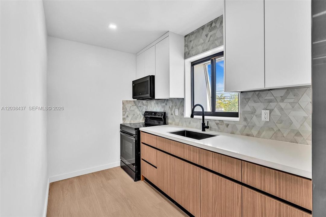 В аренду: $2,975 (3 спален, 1 ванн, 917 Квадратных фут)