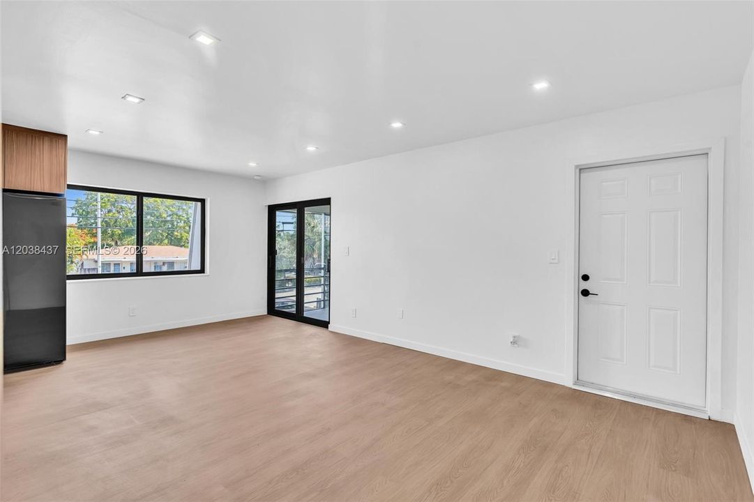 В аренду: $2,975 (3 спален, 1 ванн, 917 Квадратных фут)