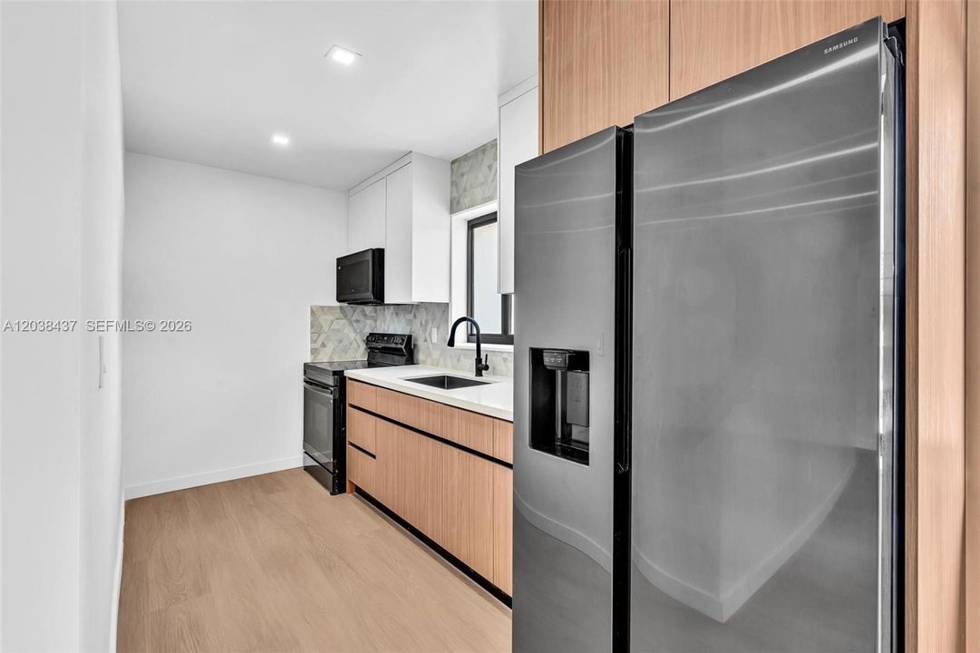 В аренду: $2,975 (3 спален, 1 ванн, 917 Квадратных фут)