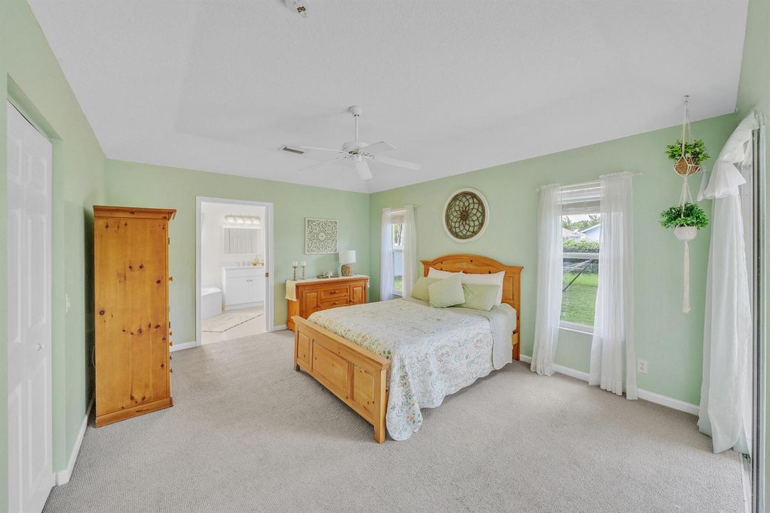 14 Primary Bedroom (1)