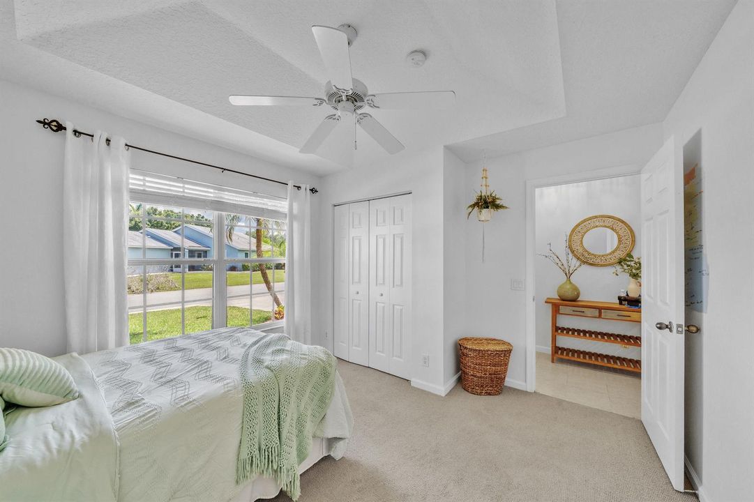 4 Guest Bedroom A (2)