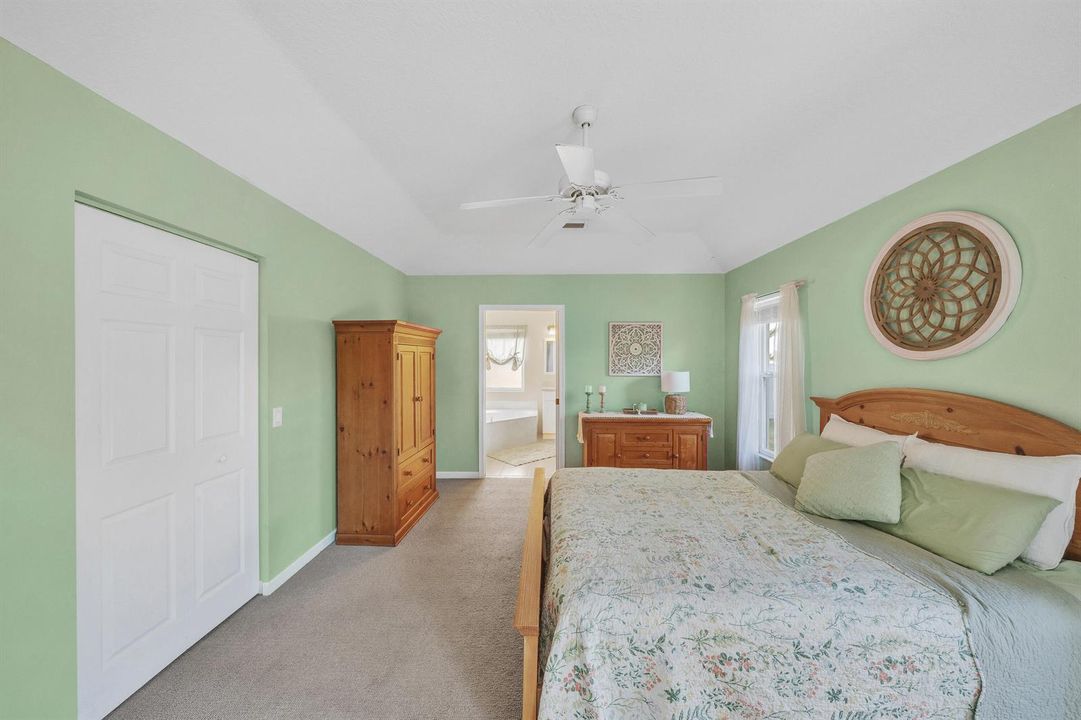 14 Primary Bedroom (2)