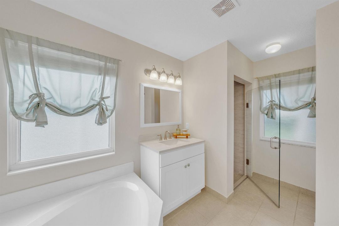 15 Primary Bathroom (2)