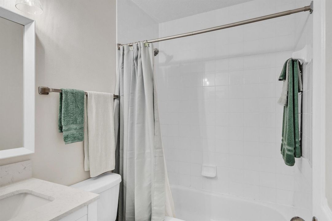 12 Guest Bathroom (3)