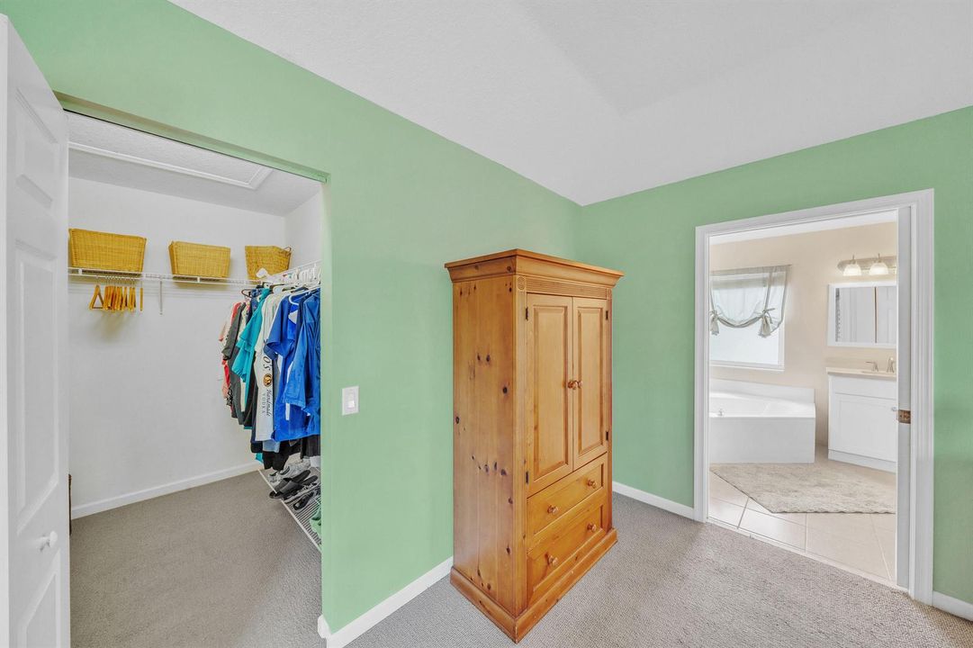 14 Primary Bedroom (3)