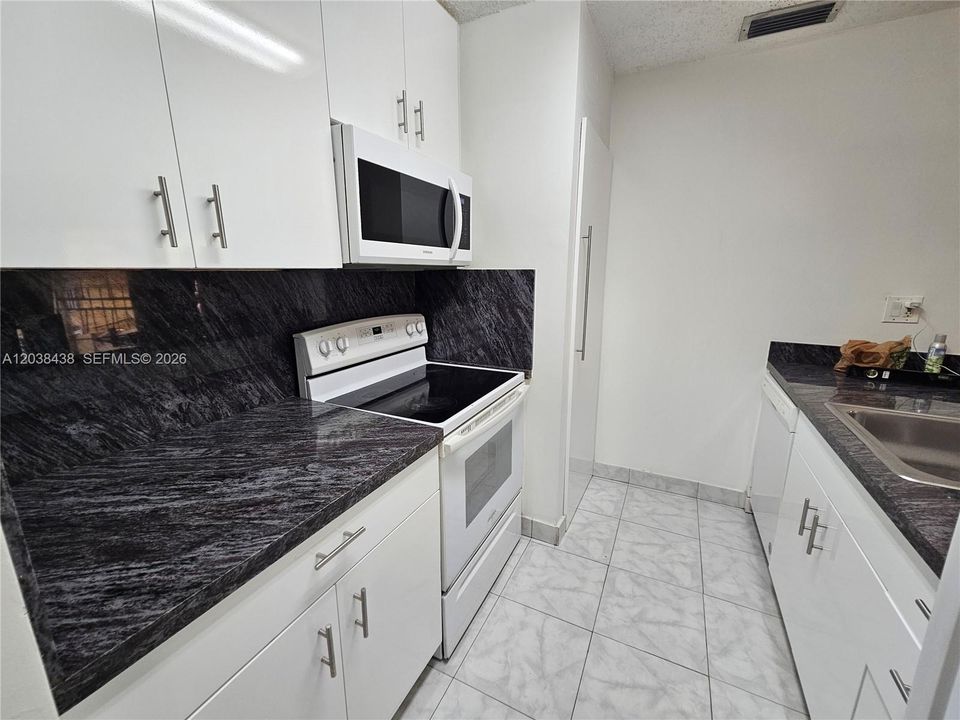 В аренду: $2,200 (2 спален, 2 ванн, 1000 Квадратных фут)