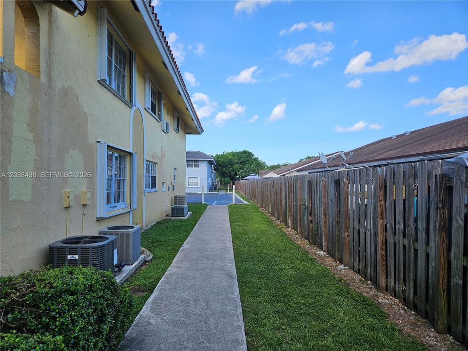 В аренду: $2,200 (2 спален, 2 ванн, 1000 Квадратных фут)