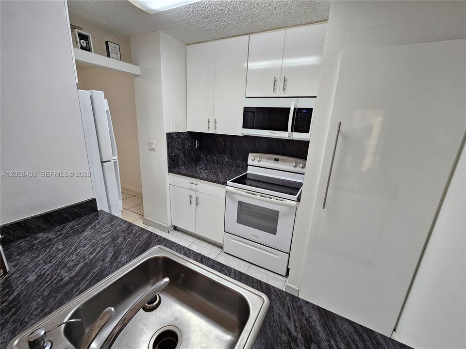 В аренду: $2,200 (2 спален, 2 ванн, 1000 Квадратных фут)