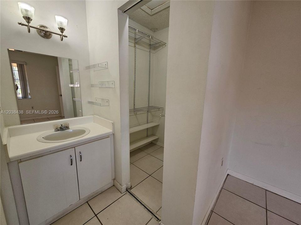 В аренду: $2,200 (2 спален, 2 ванн, 1000 Квадратных фут)