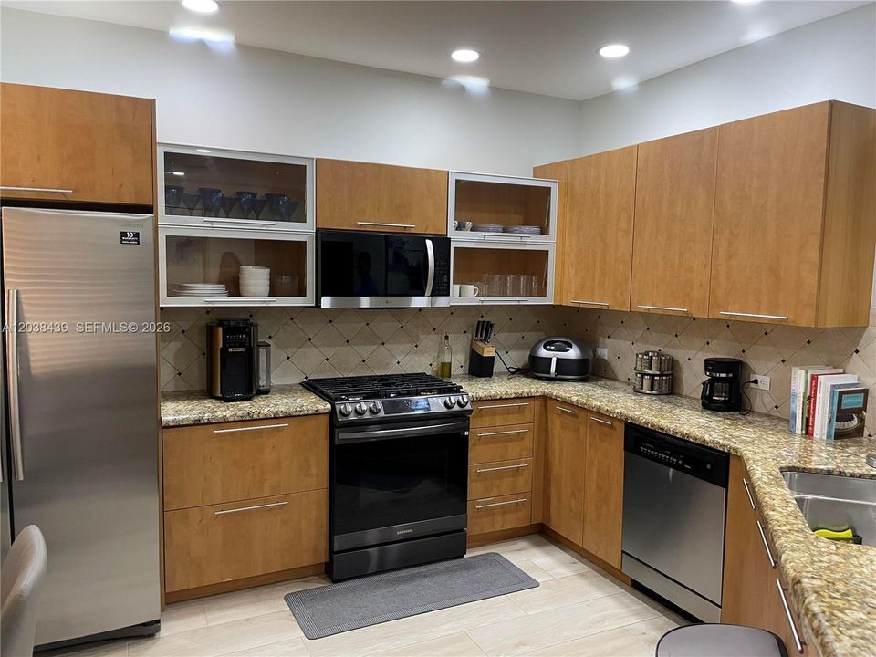For Sale: $470,000 (2 beds, 3 baths, 1753 Square Feet)
