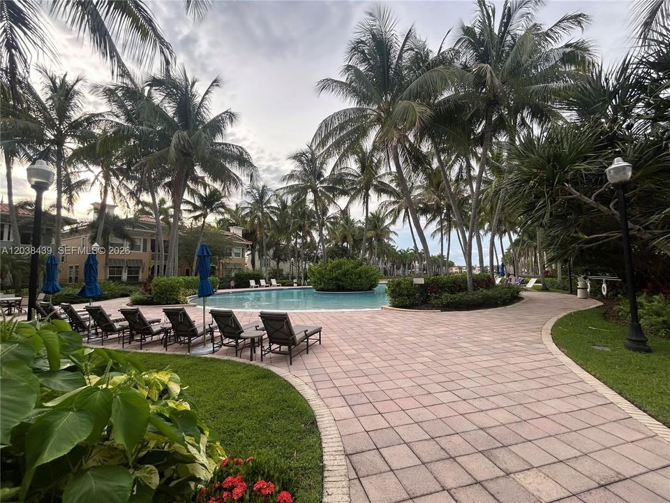 For Sale: $470,000 (2 beds, 3 baths, 1753 Square Feet)