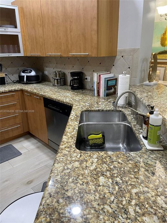 For Sale: $470,000 (2 beds, 3 baths, 1753 Square Feet)