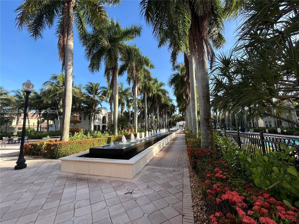 For Sale: $470,000 (2 beds, 3 baths, 1753 Square Feet)
