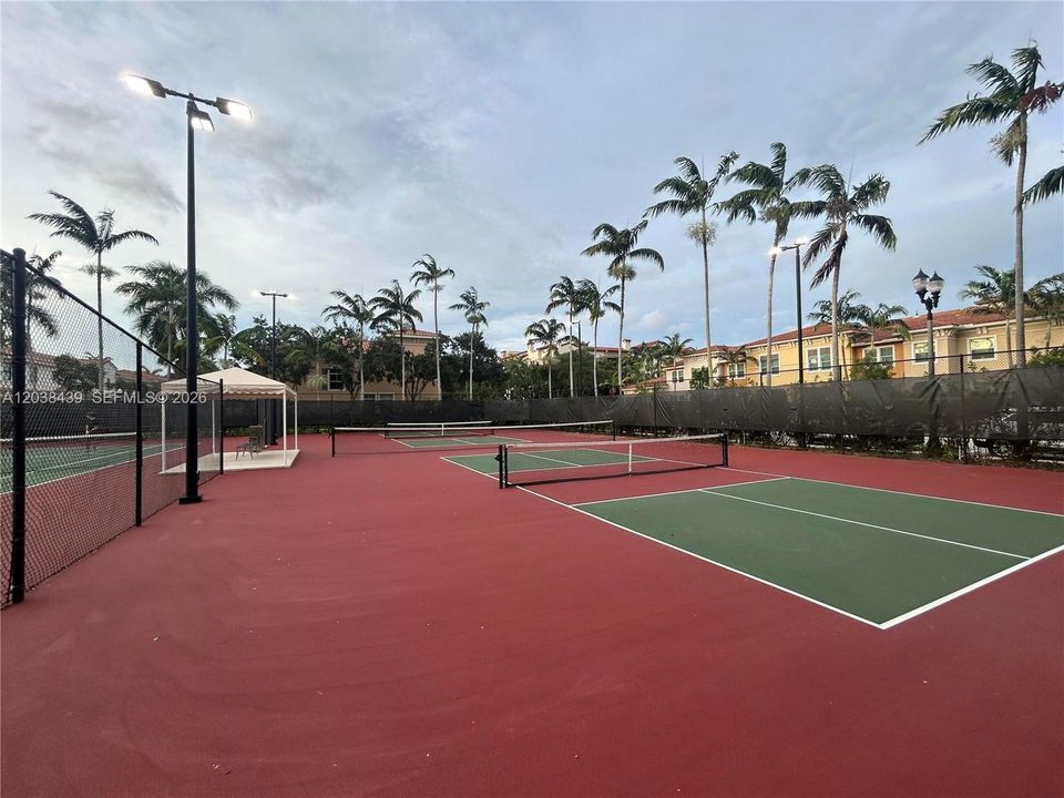 For Sale: $470,000 (2 beds, 3 baths, 1753 Square Feet)