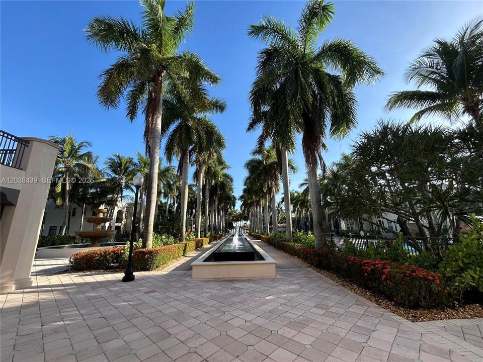 For Sale: $470,000 (2 beds, 3 baths, 1753 Square Feet)