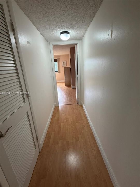For Sale: $139,900 (2 beds, 2 baths, 1270 Square Feet)