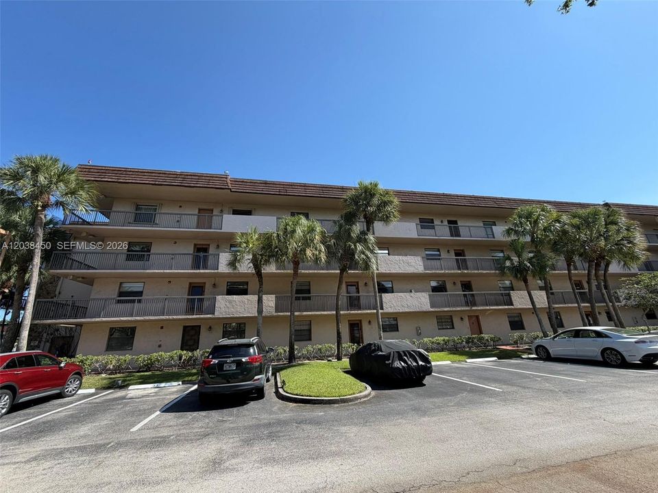 For Sale: $139,900 (2 beds, 2 baths, 1270 Square Feet)
