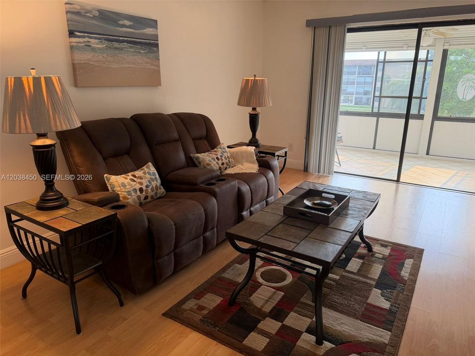 For Sale: $139,900 (2 beds, 2 baths, 1270 Square Feet)