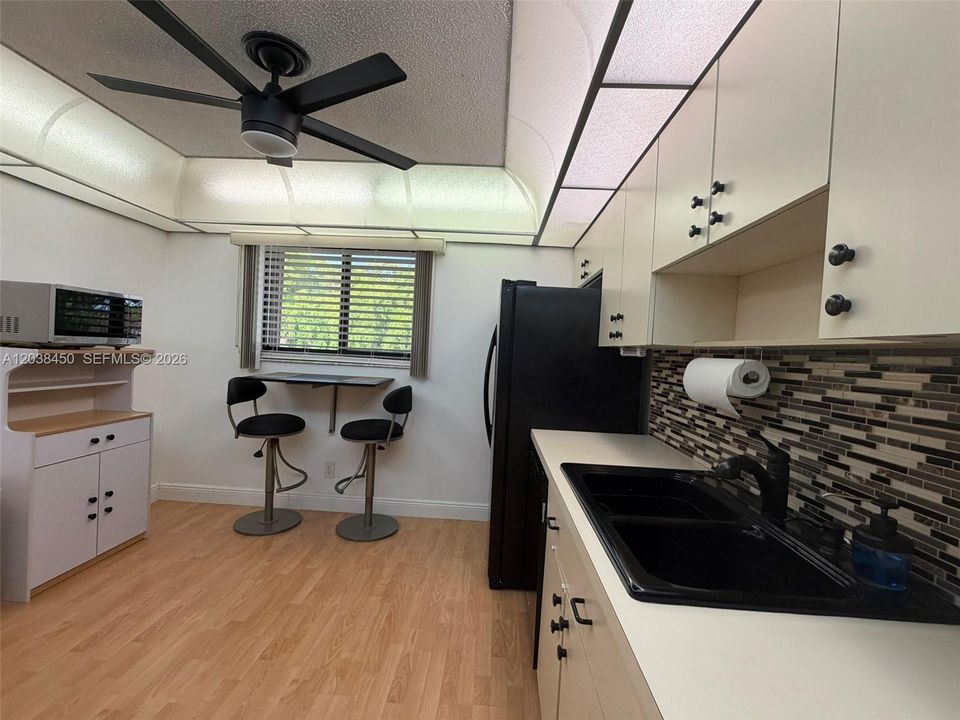 For Sale: $139,900 (2 beds, 2 baths, 1270 Square Feet)