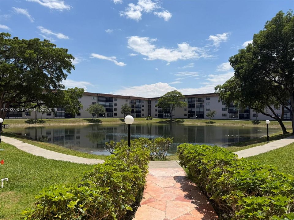 For Sale: $139,900 (2 beds, 2 baths, 1270 Square Feet)