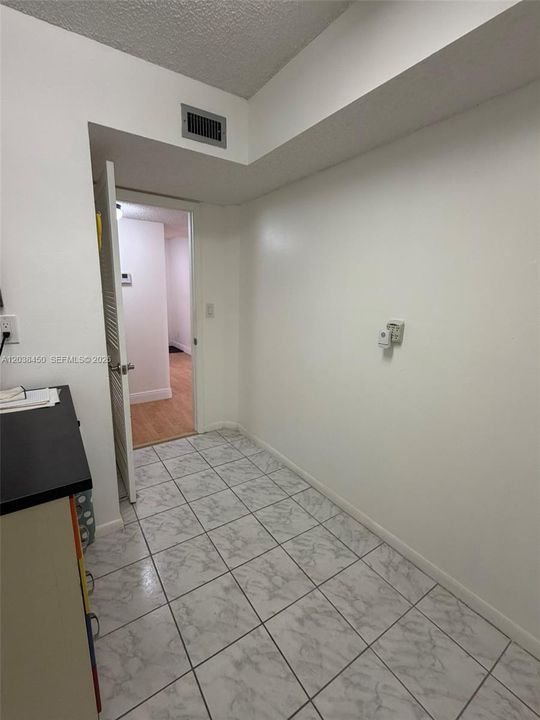 For Sale: $139,900 (2 beds, 2 baths, 1270 Square Feet)