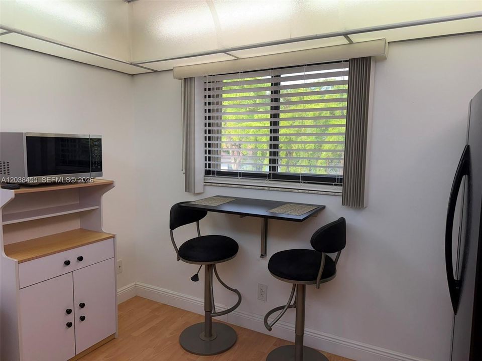 For Sale: $139,900 (2 beds, 2 baths, 1270 Square Feet)
