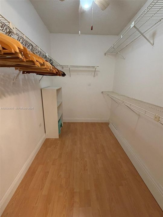 For Sale: $139,900 (2 beds, 2 baths, 1270 Square Feet)