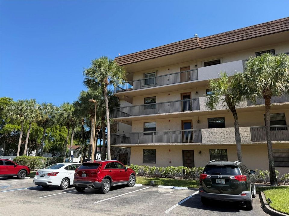 For Sale: $139,900 (2 beds, 2 baths, 1270 Square Feet)
