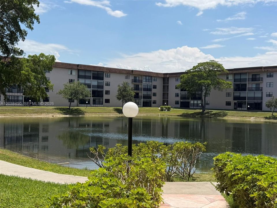 For Sale: $139,900 (2 beds, 2 baths, 1270 Square Feet)