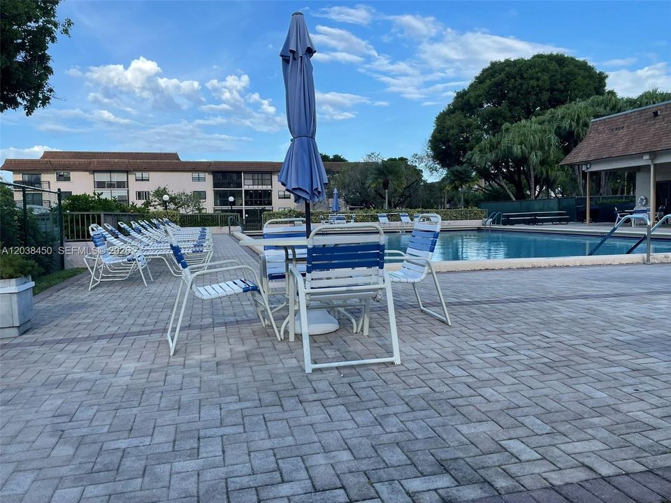 For Sale: $139,900 (2 beds, 2 baths, 1270 Square Feet)