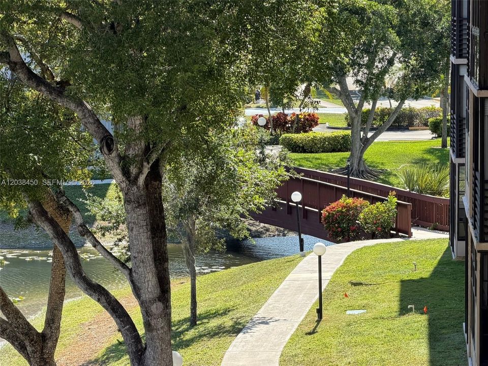 For Sale: $139,900 (2 beds, 2 baths, 1270 Square Feet)
