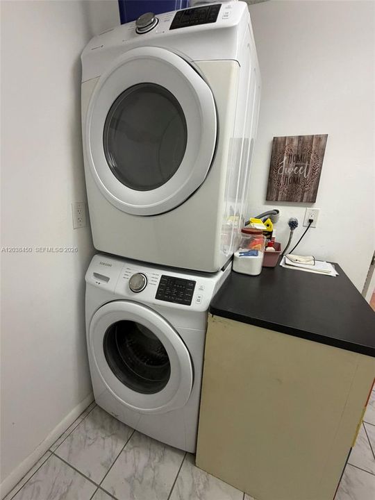 For Sale: $139,900 (2 beds, 2 baths, 1270 Square Feet)