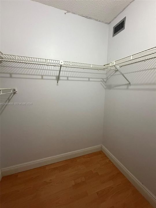 For Sale: $139,900 (2 beds, 2 baths, 1270 Square Feet)