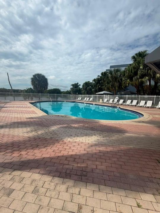 For Sale: $299,000 (1 beds, 1 baths, 1125 Square Feet)