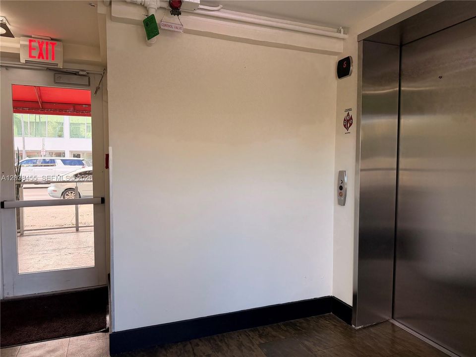Secured entry + elevator