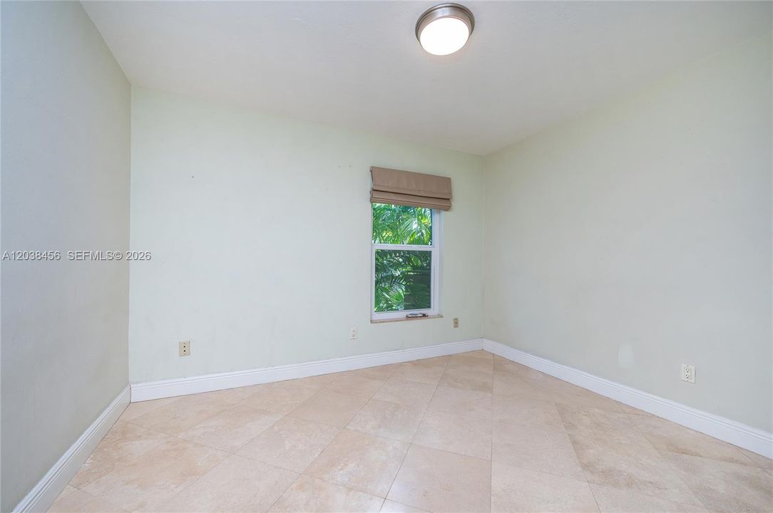 For Sale: $349,000 (2 beds, 2 baths, 955 Square Feet)