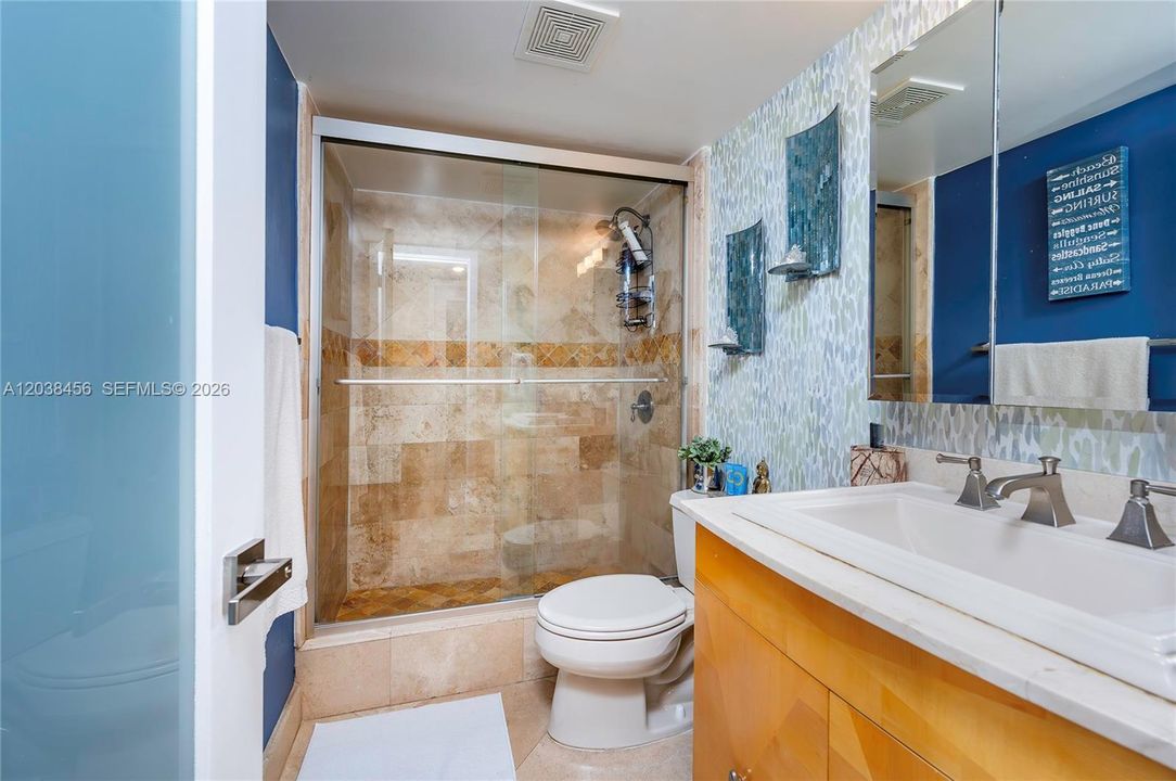 For Sale: $349,000 (2 beds, 2 baths, 955 Square Feet)
