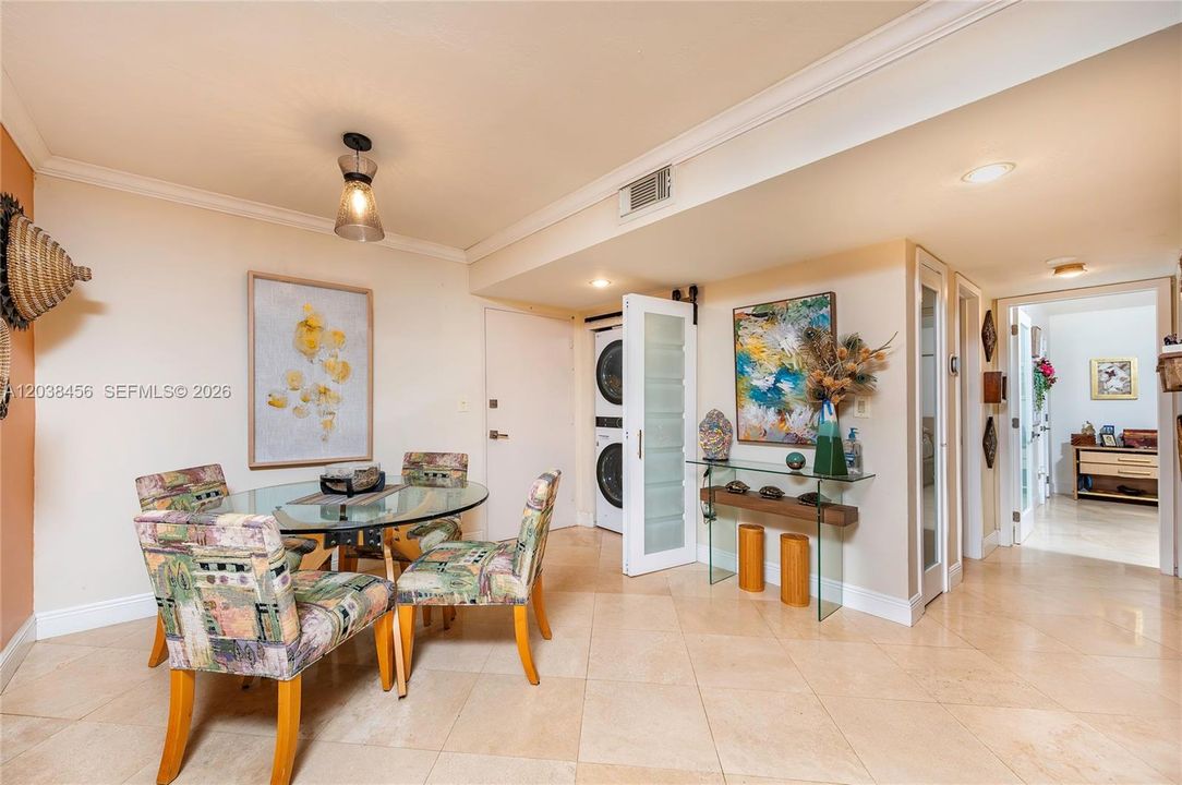 For Sale: $349,000 (2 beds, 2 baths, 955 Square Feet)