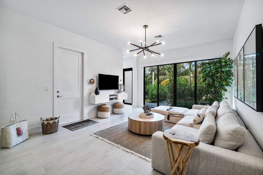 009-2211FloridaBoulevard-DelrayBeach-FL-
