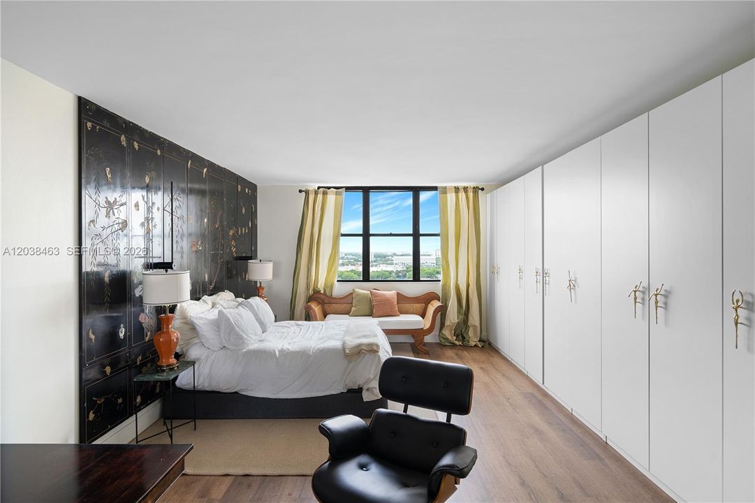 For Sale: $299,000 (2 beds, 3 baths, 1950 Square Feet)