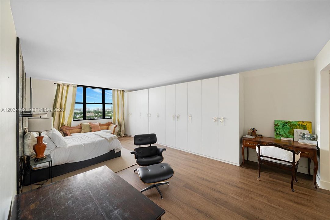 For Sale: $299,000 (2 beds, 3 baths, 1950 Square Feet)