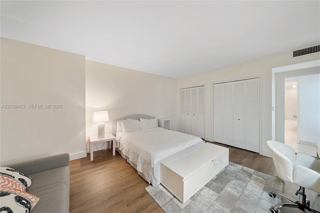 For Sale: $299,000 (2 beds, 3 baths, 1950 Square Feet)