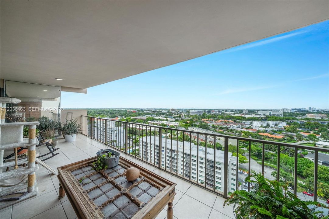 For Sale: $299,000 (2 beds, 3 baths, 1950 Square Feet)