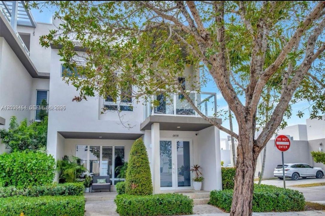 En Renta: $4,400 (3 camas, 2 baños, 1720 Pies cuadrados)