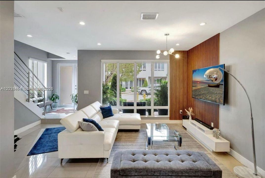 En Renta: $4,400 (3 camas, 2 baños, 1720 Pies cuadrados)