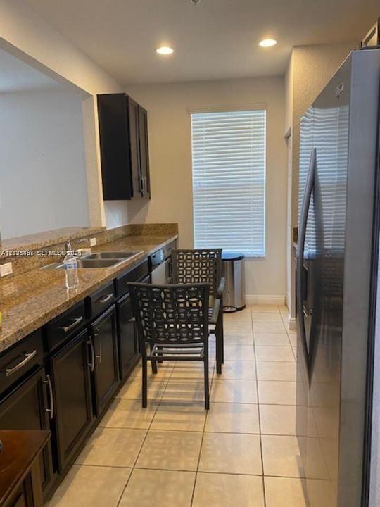 For Rent: $3,600 (3 beds, 3 baths, 1672 Square Feet)