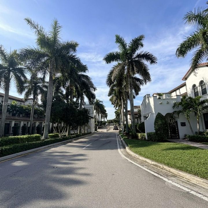 For Rent: $3,600 (3 beds, 3 baths, 1672 Square Feet)