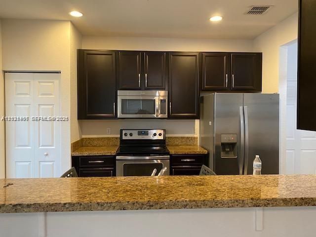 For Rent: $3,600 (3 beds, 3 baths, 1672 Square Feet)