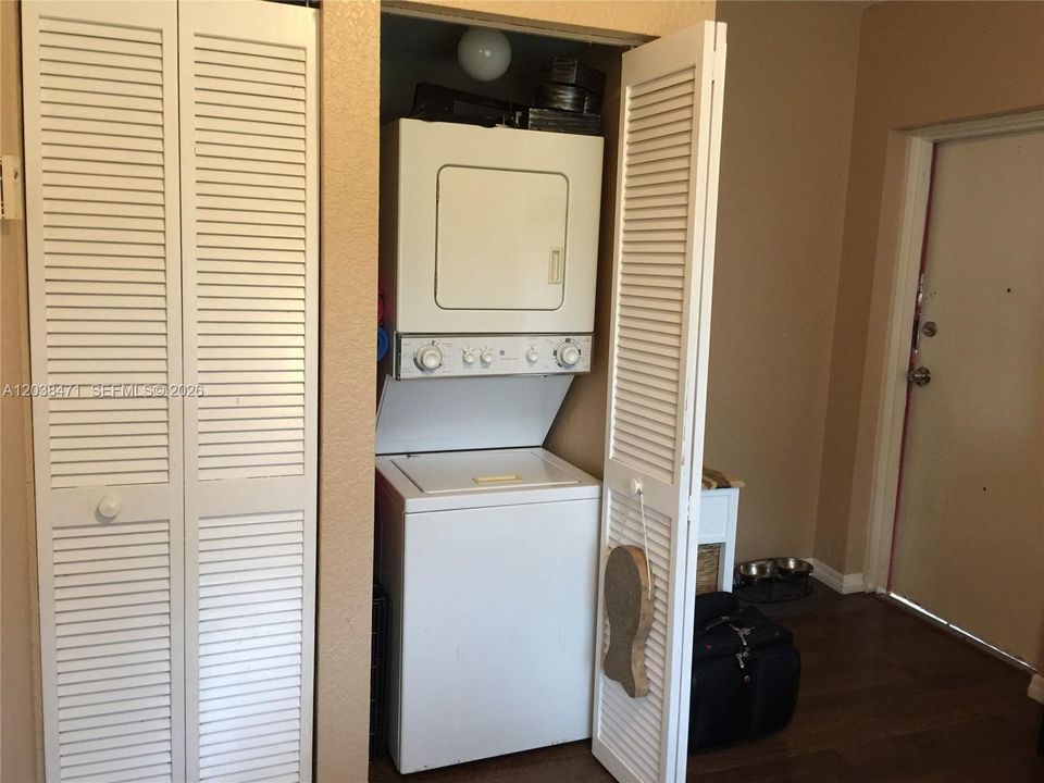 For Rent: $1,800 (1 beds, 1 baths, 465 Square Feet)
